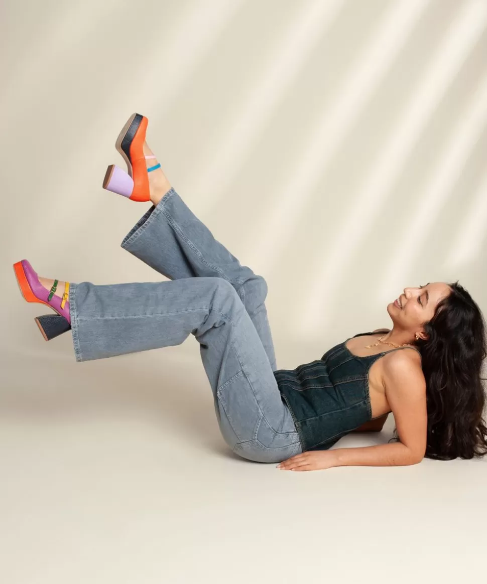 bizzy_in_bermuda_4.webp Hot Charlotte Stone Bizzy In Bermuda