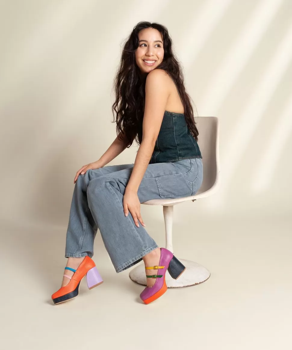 bizzy_in_bermuda_5.webp Hot Charlotte Stone Bizzy In Bermuda